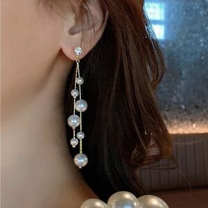 Elegant Gold Pearl Drop Earrings - White Pearls